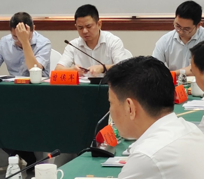 曾氏企業董事長曾侯軍出席“民企興縣 跨越同行”助力綏寧縣鄉村振興座談會